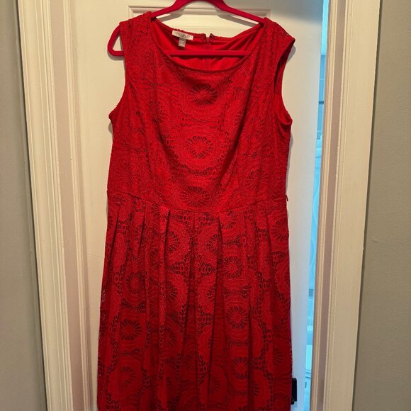 Fun red lace dress - Picture 1 of 2